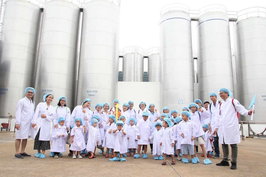 “Cùng[-]con[-]khám[-]phá[-]Siêu[-]nhà[-]máy[-]sữa[-]của[-]Vinamilk”